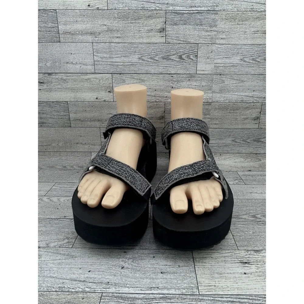 Teva Flatform Universal Shoes Womens Size 9 Black Crackle Strap Platform Sandals